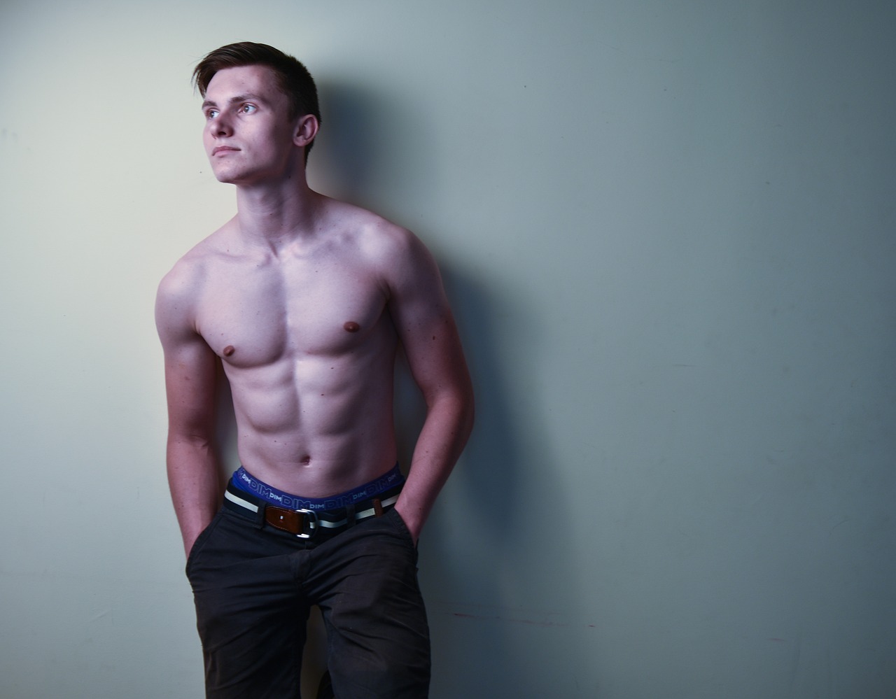 筋トレをしている男の肌荒れの原因は何ですか？